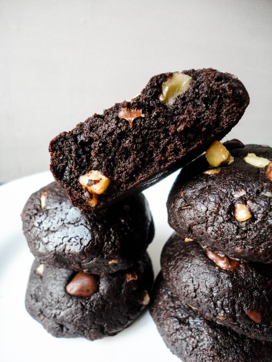 Extra thick, extra fudgy and completely irresistible brownie cookies. #brownies #cookies #triplechocolate