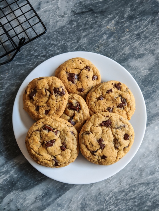Chunks of milk chocolate and rolled oats. The ultimate cookie combination! 